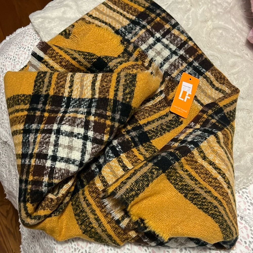 🆕 NWT Mustard Plaid Blanket Scarf- Love of Fashion in New York